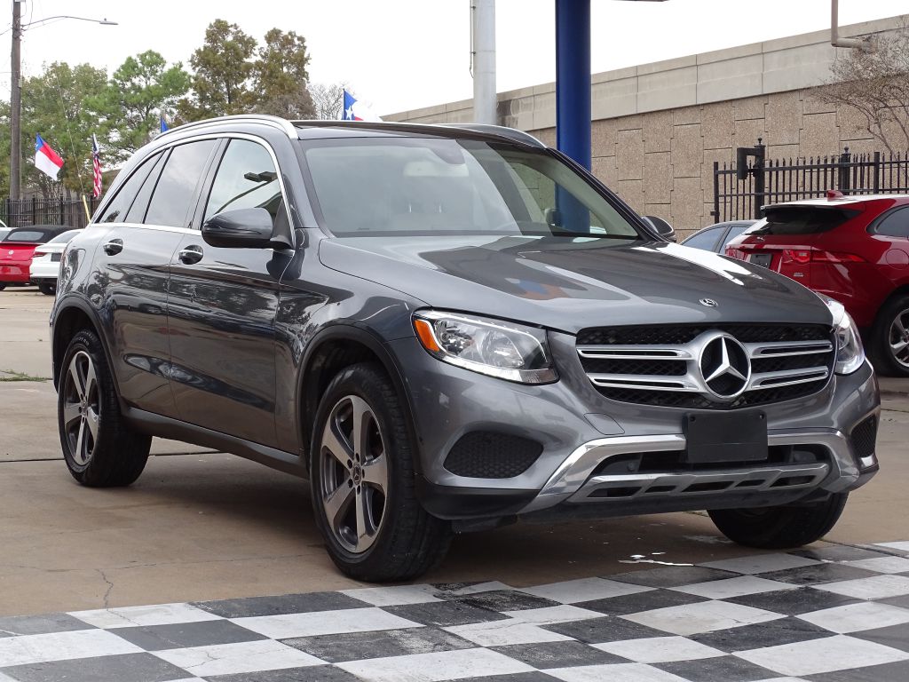 Photo 6 of this MERCEDES-BENZ GLC