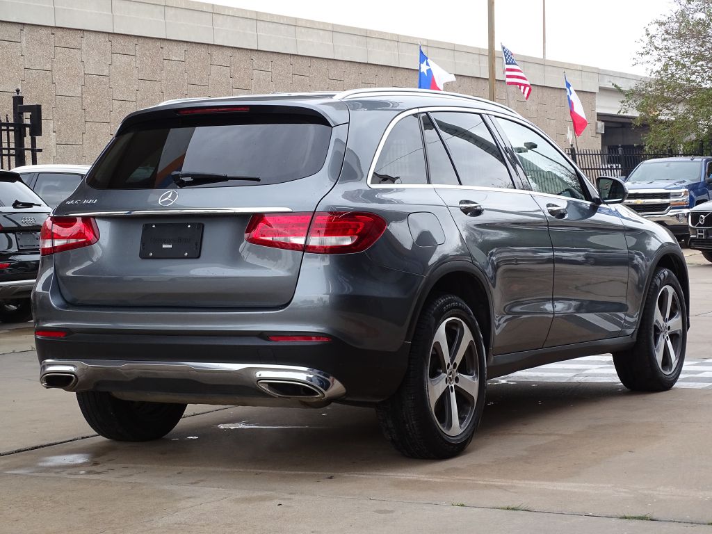 Photo 5 of this MERCEDES-BENZ GLC