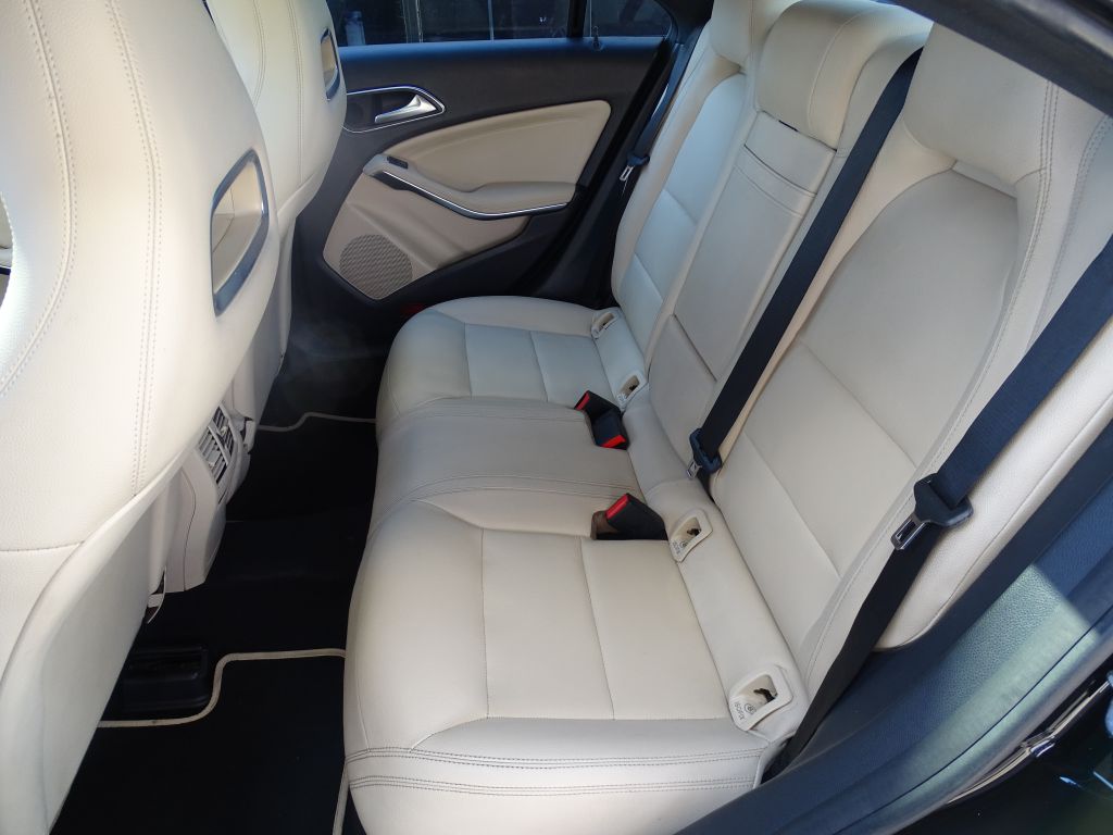 Photo 11 of this MERCEDES-BENZ CLA