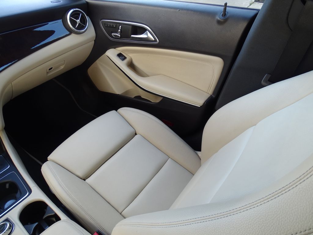 Photo 10 of this MERCEDES-BENZ CLA