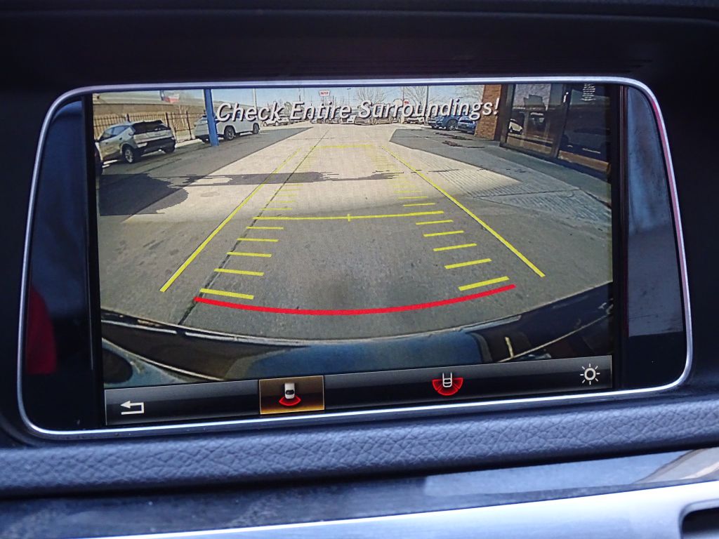 Photo 13 of this MERCEDES-BENZ E-CLASS