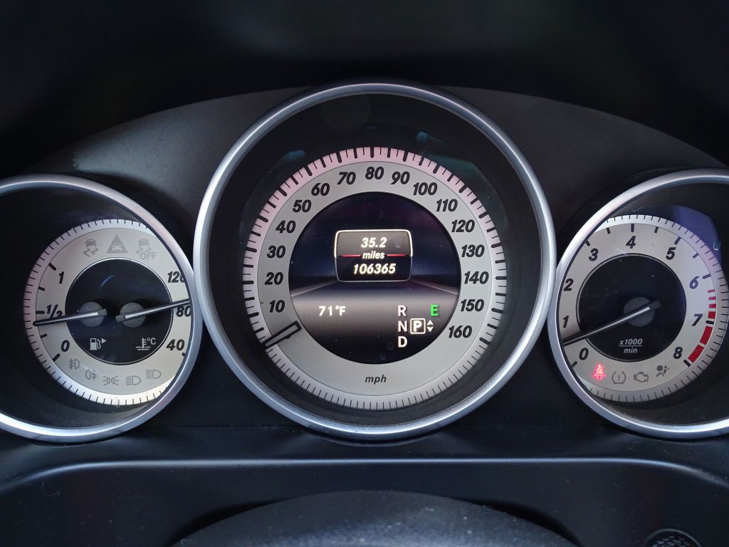 Photo 14 of this MERCEDES-BENZ E-CLASS