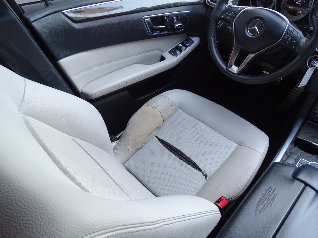 Photo 9 of this MERCEDES-BENZ E-CLASS