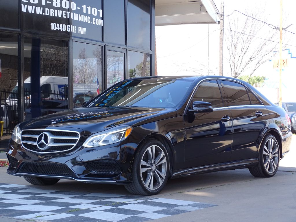 Photo 2 of this MERCEDES-BENZ E-CLASS