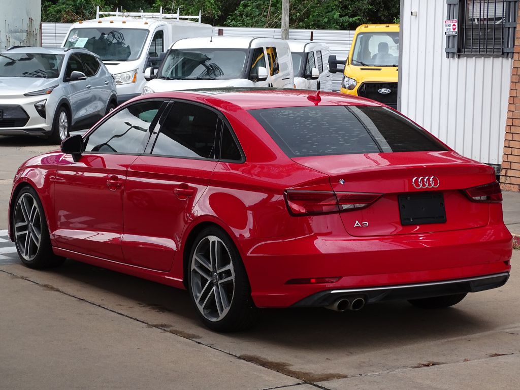 Photo 3 of this AUDI A3