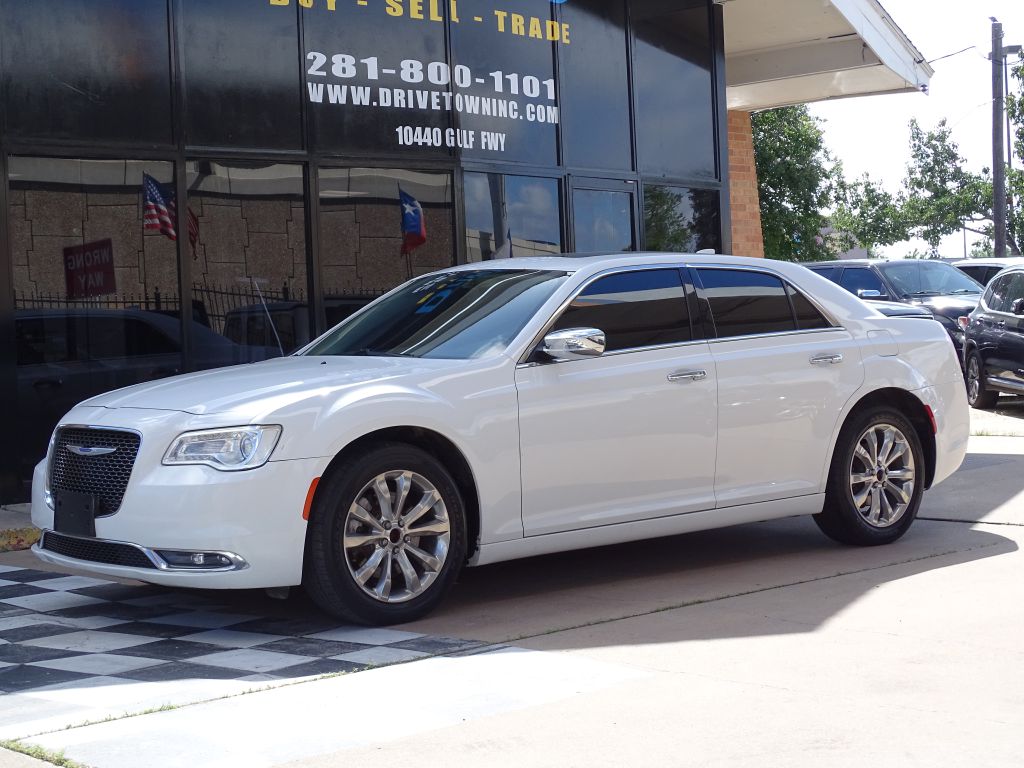 Photo 2 of this CHRYSLER 300