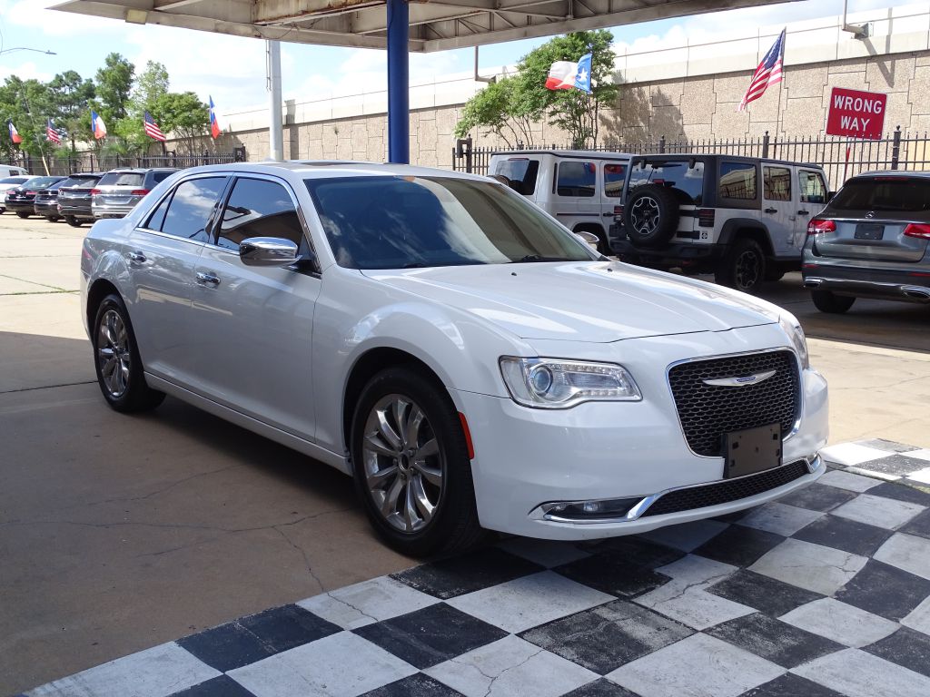 Photo 6 of this CHRYSLER 300