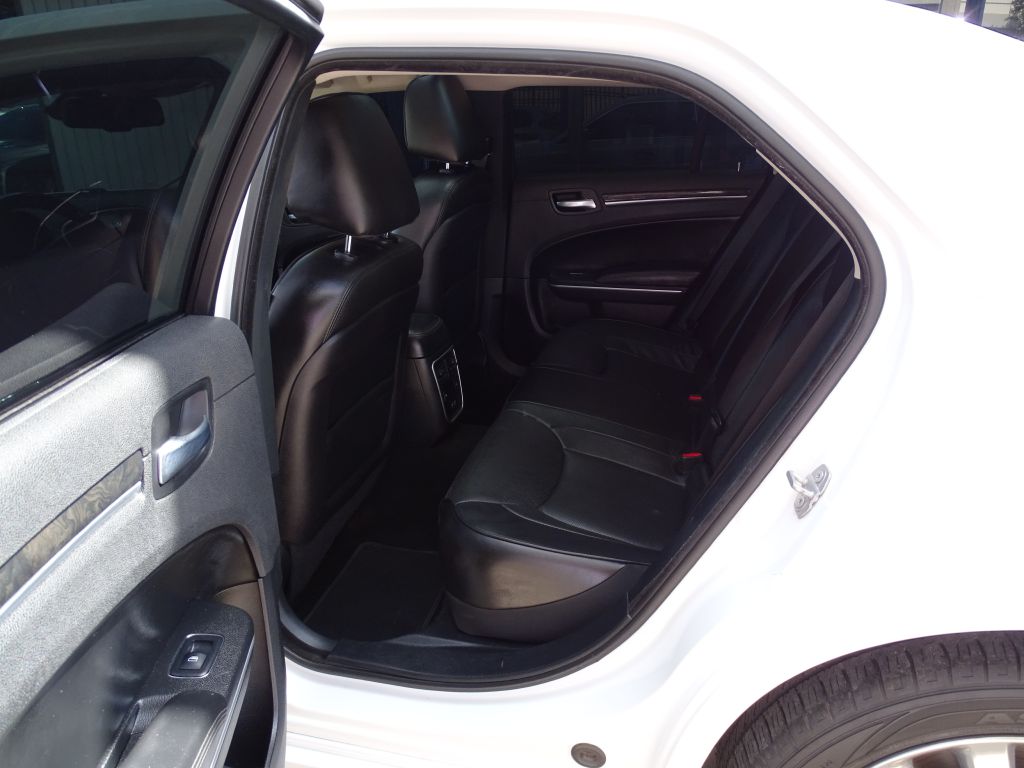 Photo 15 of this CHRYSLER 300