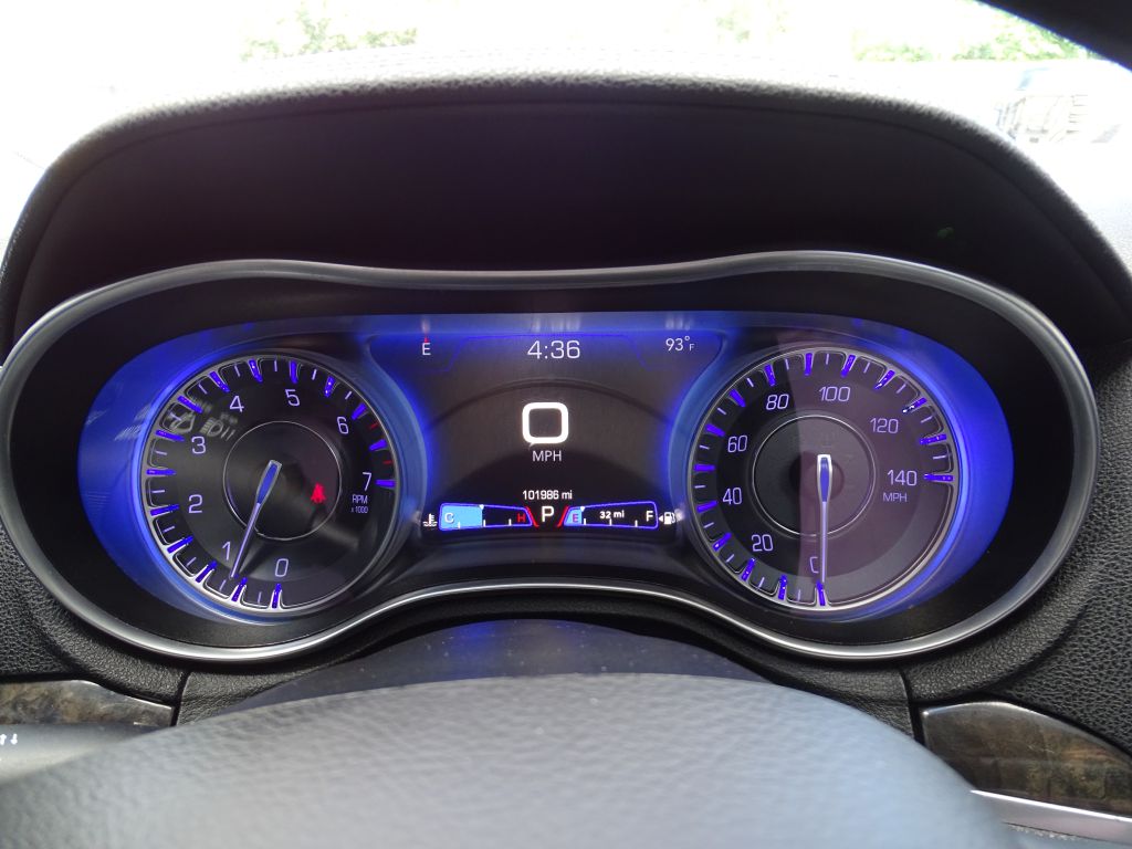 Photo 8 of this CHRYSLER 300