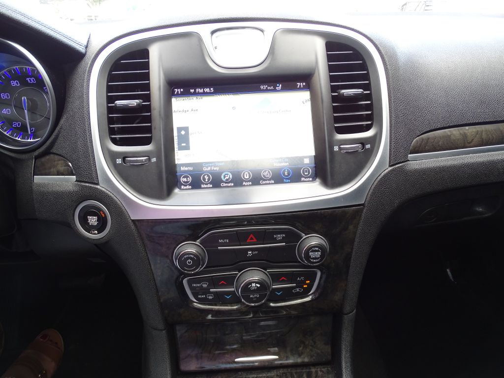 Photo 11 of this CHRYSLER 300