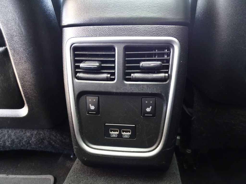 Photo 12 of this CHRYSLER 300
