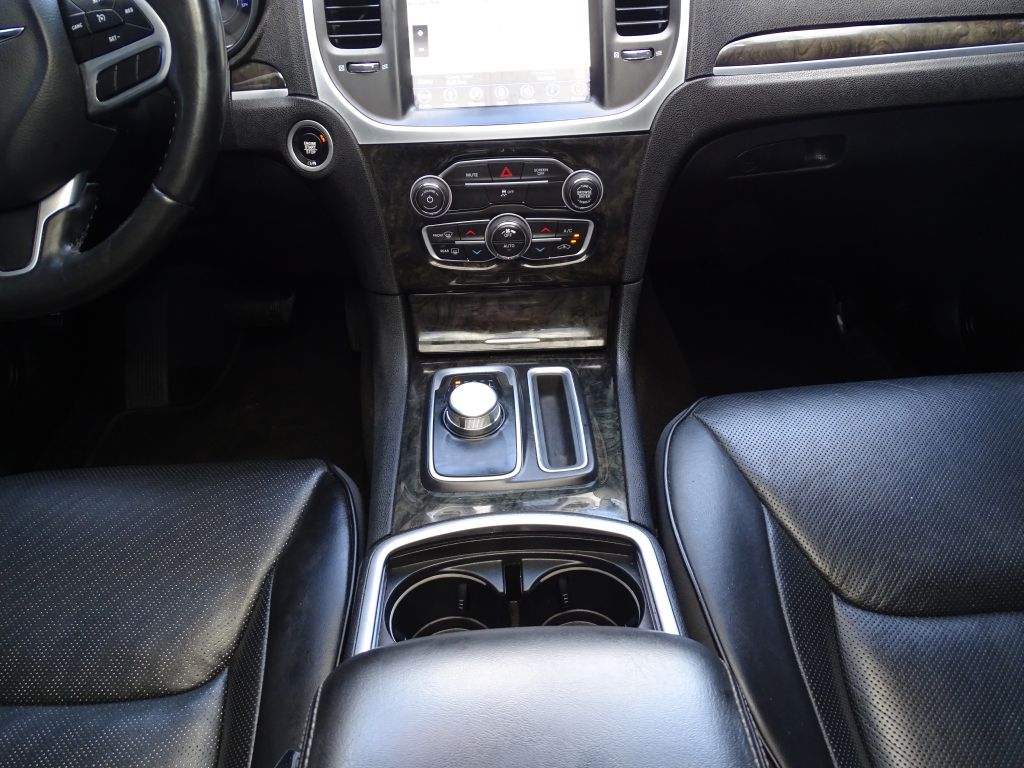 Photo 14 of this CHRYSLER 300