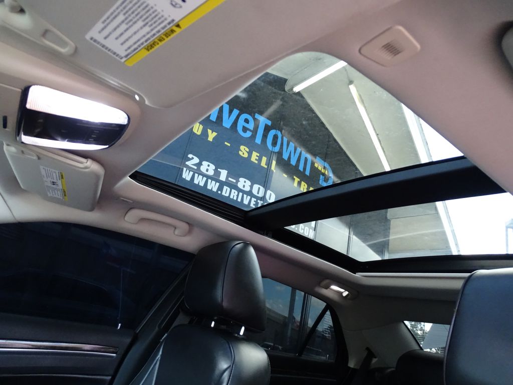 Photo 16 of this CHRYSLER 300