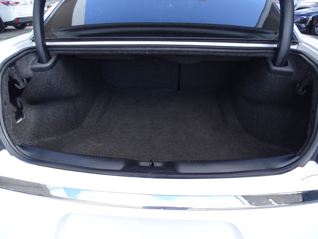 Photo 18 of this CHRYSLER 300
