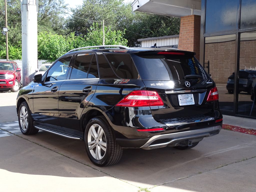 Photo 2 of this MERCEDES-BENZ ML