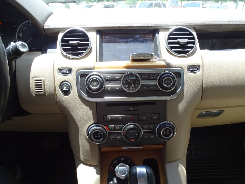 Photo 9 of this LAND ROVER LR4