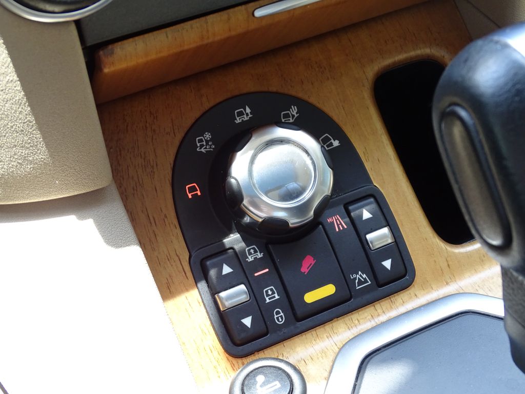 Photo 17 of this LAND ROVER LR4