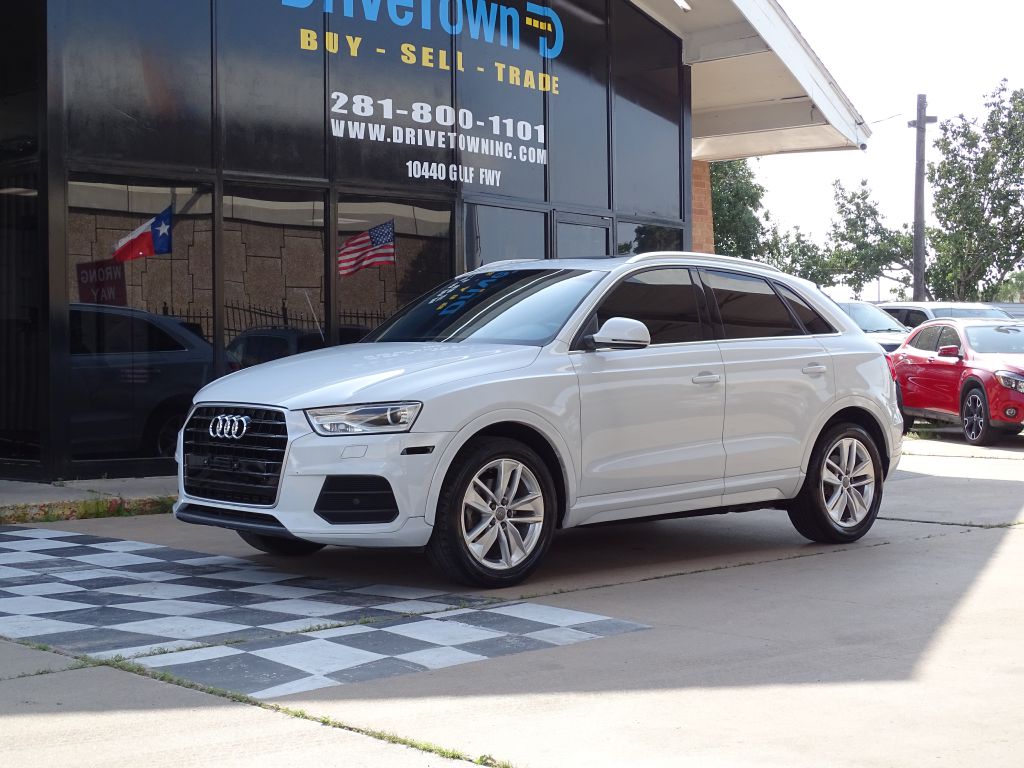 Photo 2 of this AUDI Q3