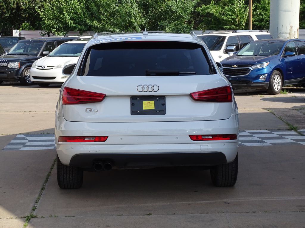 Photo 5 of this AUDI Q3