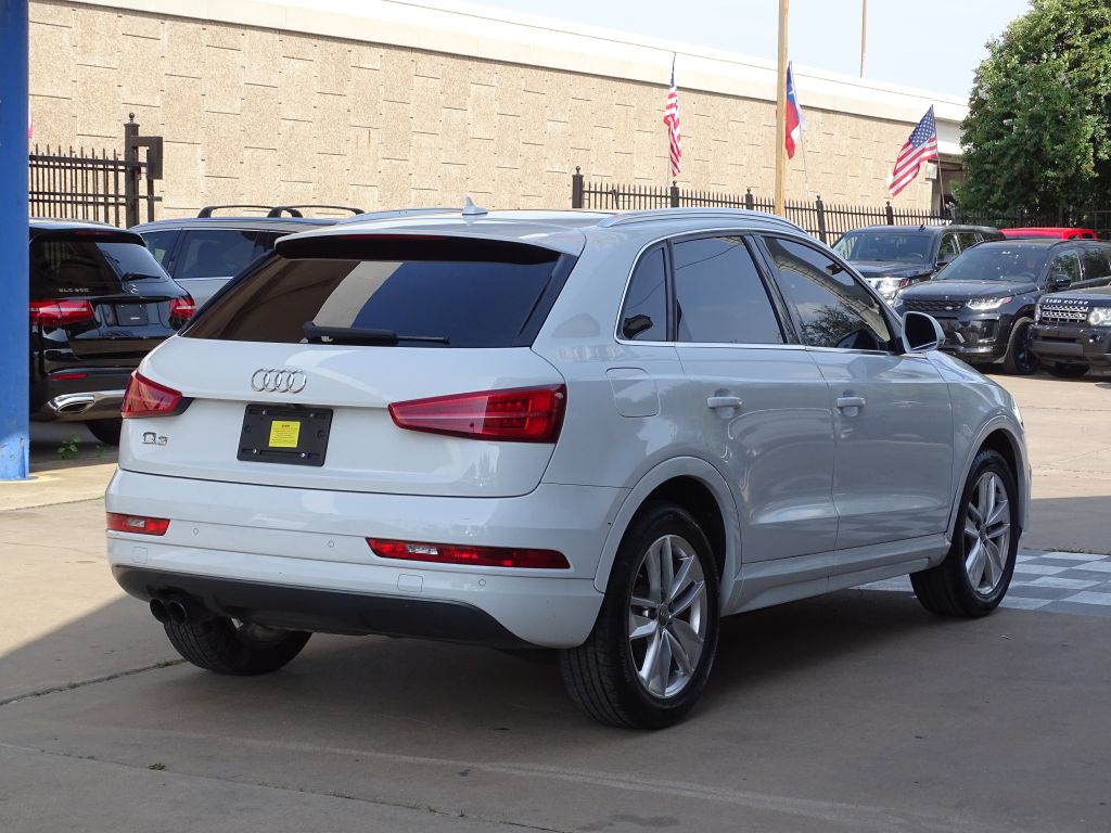 Photo 6 of this AUDI Q3