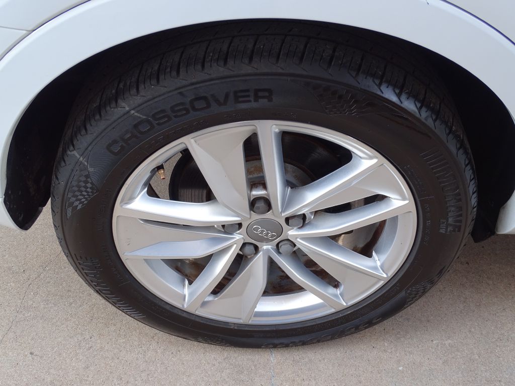 Photo 19 of this AUDI Q3