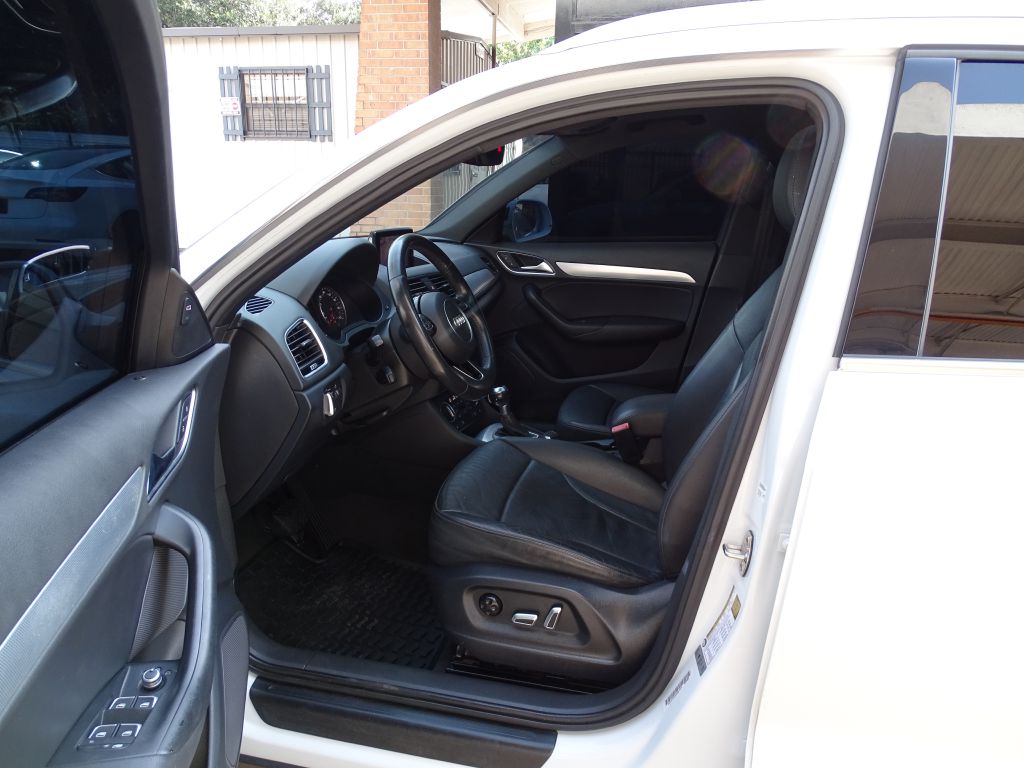 Photo 7 of this AUDI Q3