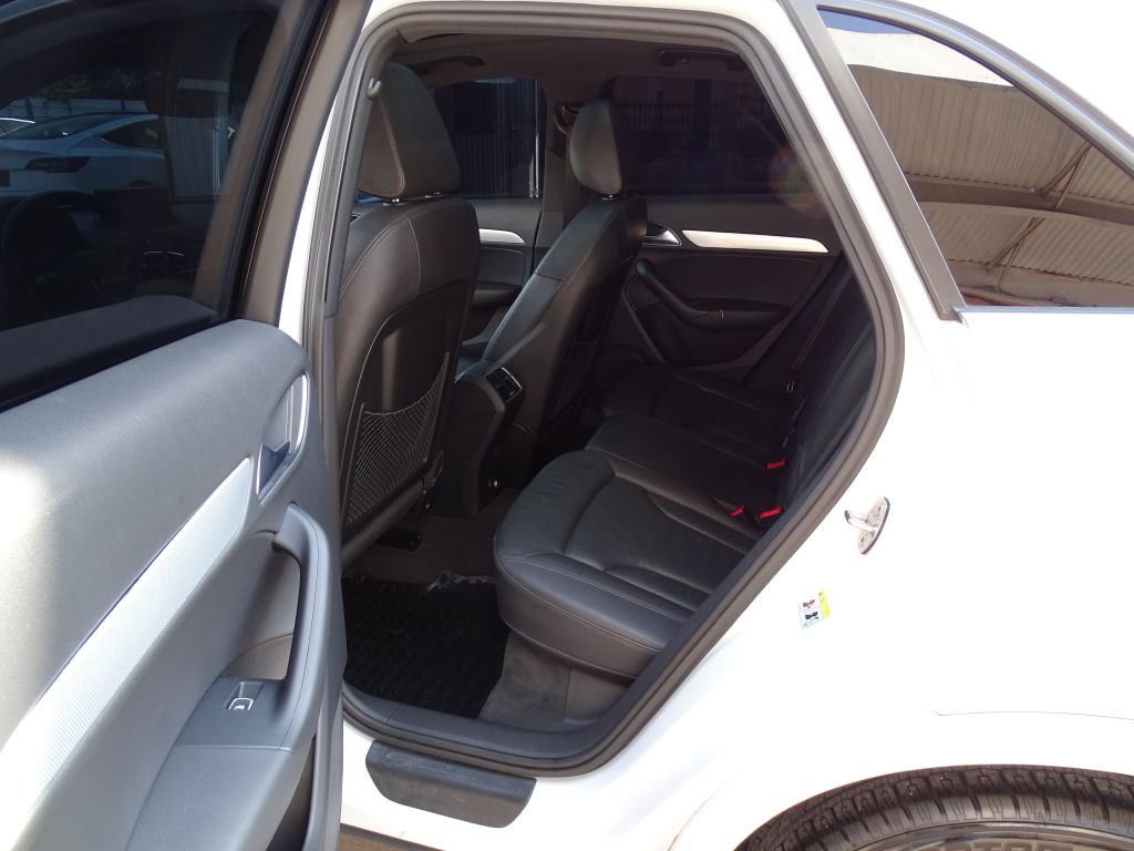 Photo 8 of this AUDI Q3