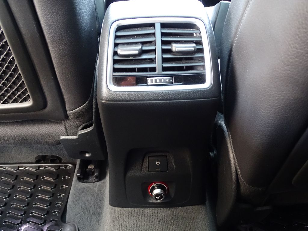 Photo 11 of this AUDI Q3