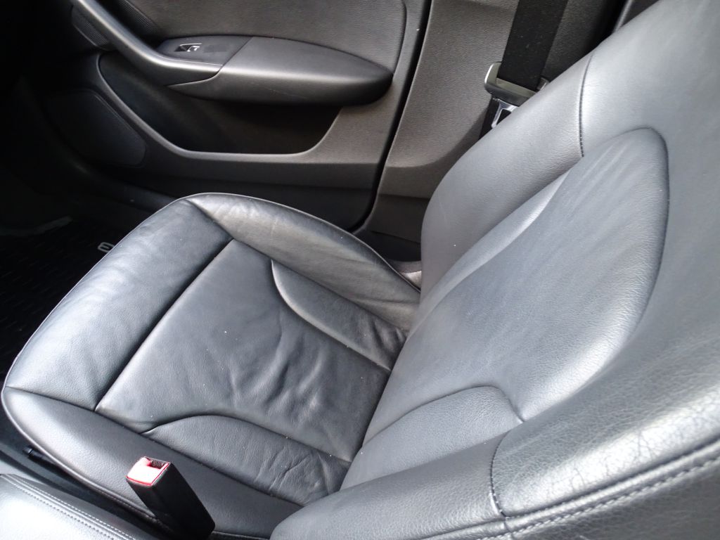 Photo 15 of this AUDI Q3