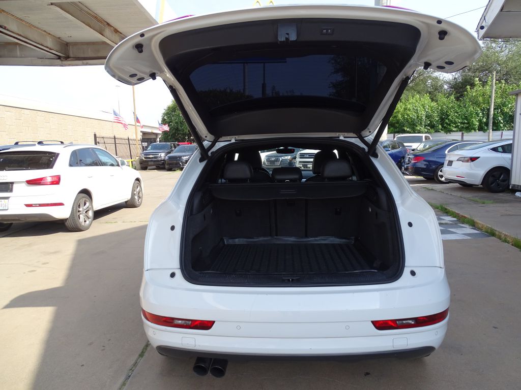 Photo 16 of this AUDI Q3