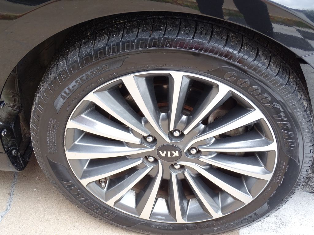Photo 20 of this KIA CADENZA