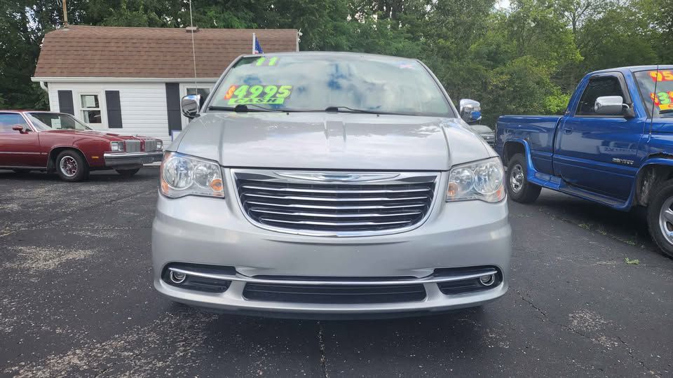 2011 CHRYSLER TOWN & COUNTRY TOURING L's photo
