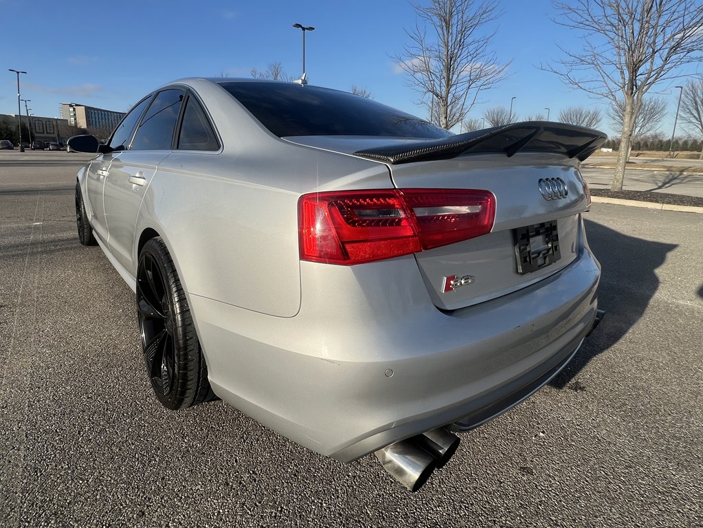 Photo 3 of this AUDI S6