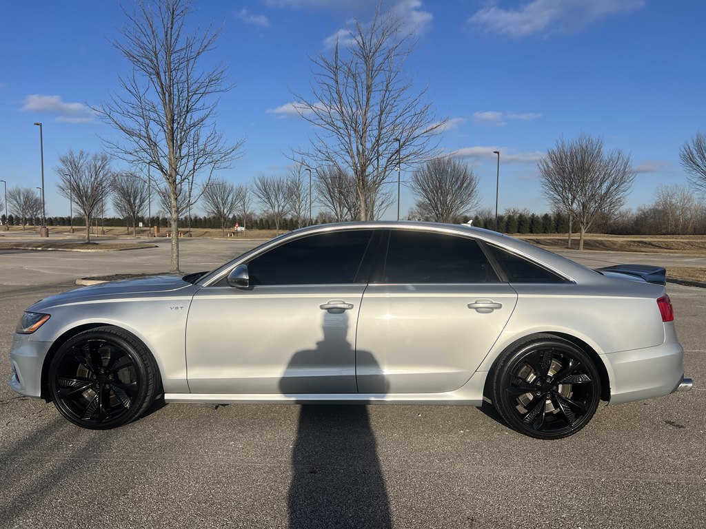 Photo 2 of this AUDI S6