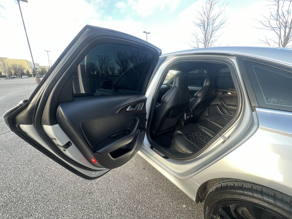 Photo 14 of this AUDI S6