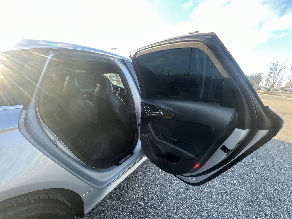 Photo 12 of this AUDI S6