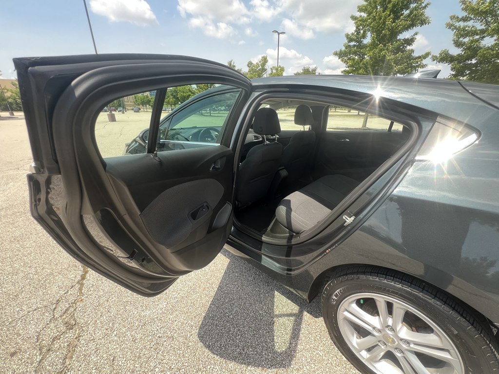 Photo 14 of this CHEVROLET CRUZE