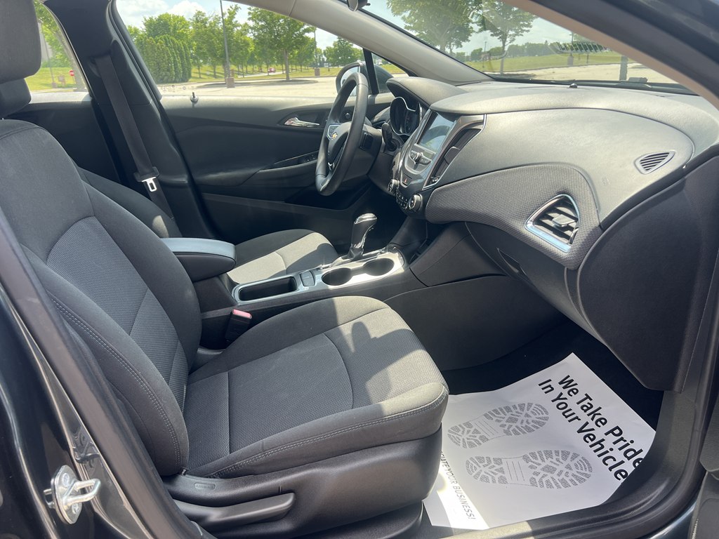 Photo 11 of this CHEVROLET CRUZE