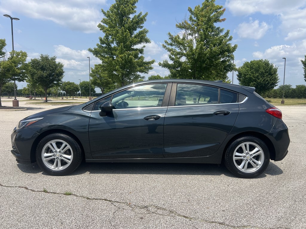 Photo 2 of this CHEVROLET CRUZE