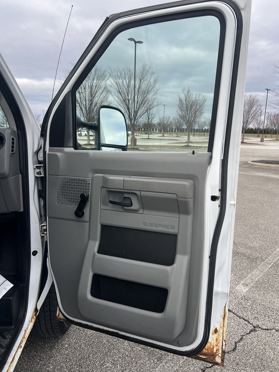 Photo 10 of this FORD ECONOLINE