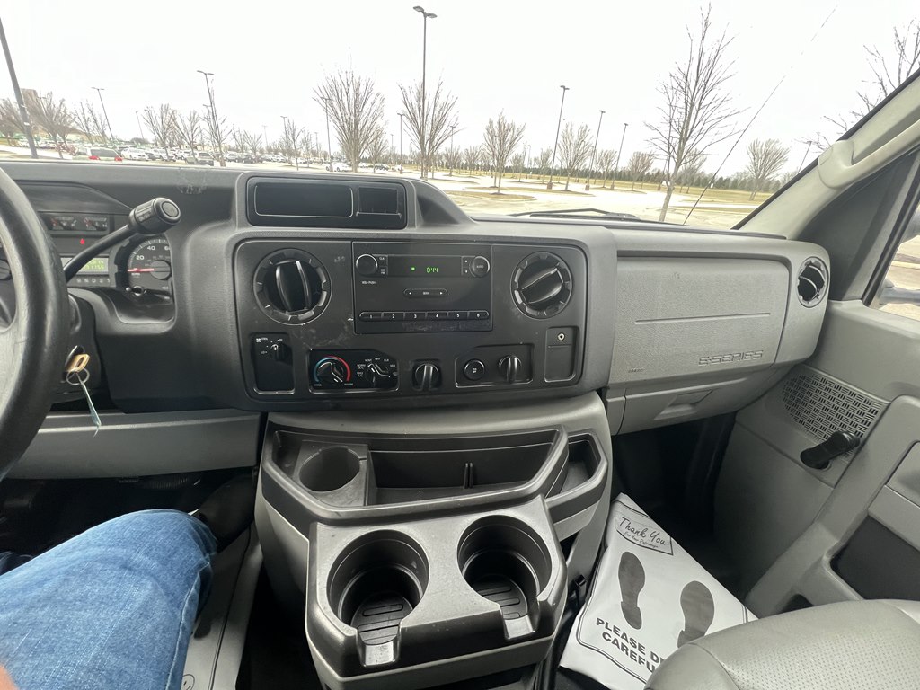 Photo 17 of this FORD ECONOLINE