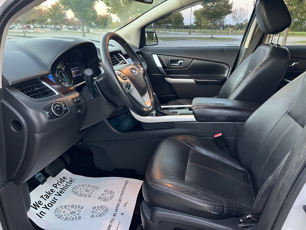 Photo 17 of this FORD EDGE