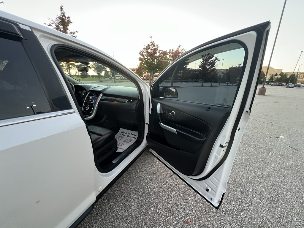 Photo 10 of this FORD EDGE