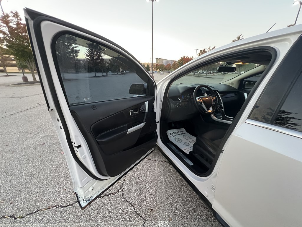 Photo 16 of this FORD EDGE