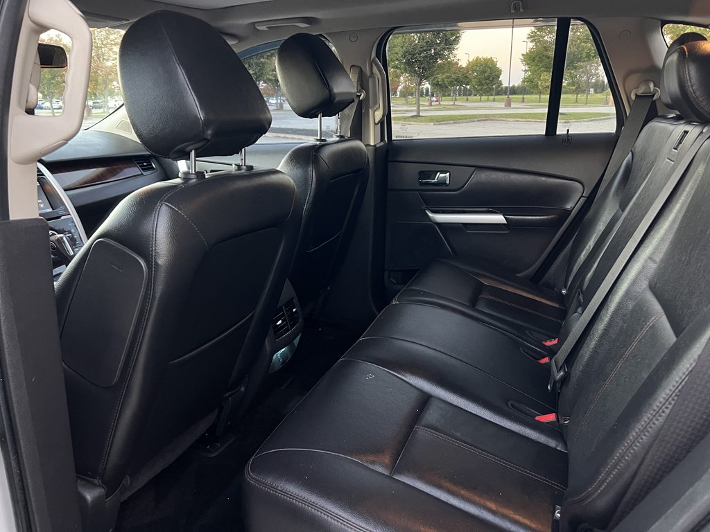 Photo 15 of this FORD EDGE