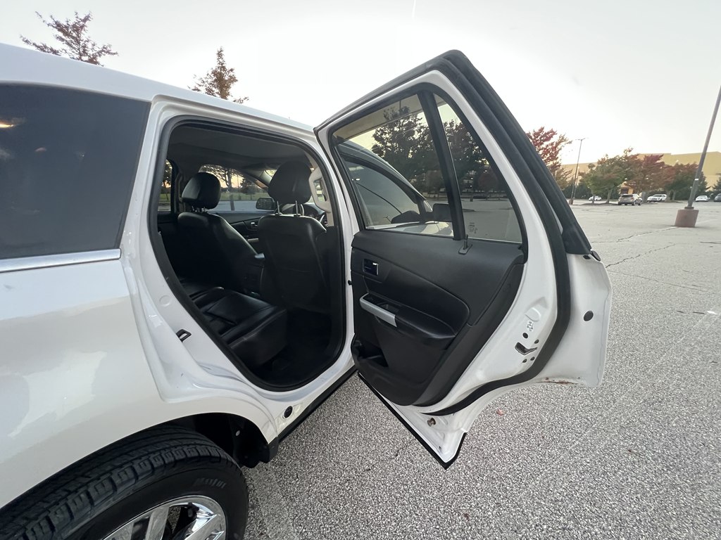 Photo 12 of this FORD EDGE