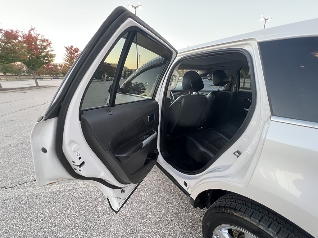 Photo 14 of this FORD EDGE