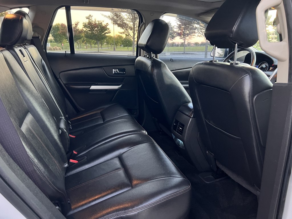 Photo 13 of this FORD EDGE