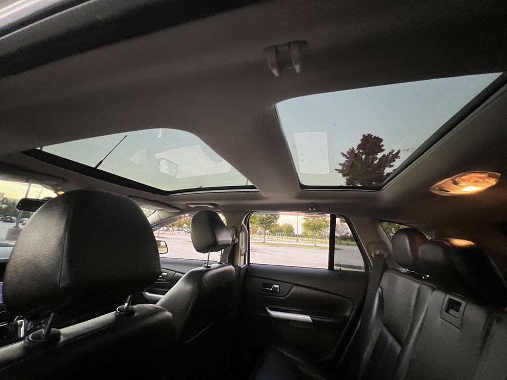 Photo 23 of this FORD EDGE
