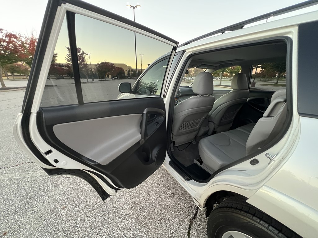 Photo 14 of this TOYOTA RAV4